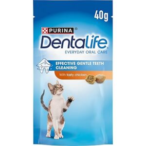 Dentalife Cat Dental Treats Chicken 40g - Tasty chicken-flavored treats that clean teeth and reduce tartar for cats.